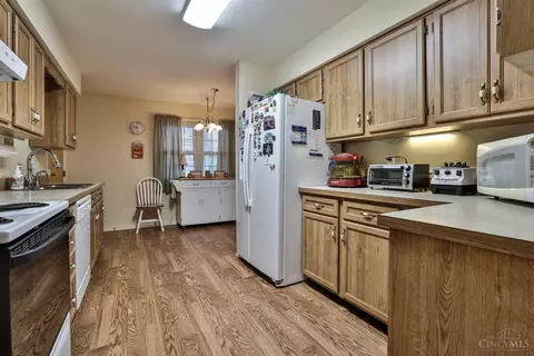 Kitchen - 1488 Sutton Ave, Cincinnati, OH 45230 photo 4 of 4