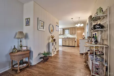 Entry Way - 1488 Sutton Ave, Cincinnati, OH 45230 photo 2 of 2