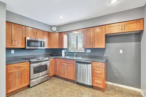 1377 Plazaview Ct, Cincinnati, OH 45255 photo 7