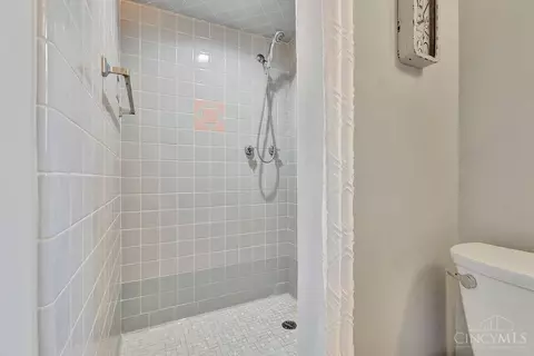 1377 Plazaview Ct, Cincinnati, OH 45255 photo 14