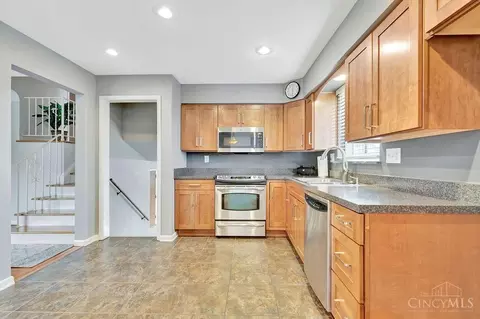 1377 Plazaview Ct, Cincinnati, OH 45255 photo 6