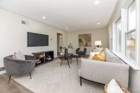 3972 Pharo Dr, Cincinnati, OH 45245 photo 5