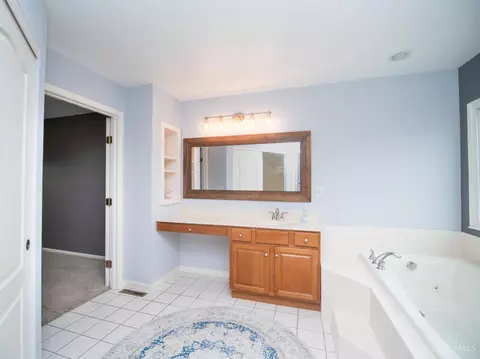 Bath - 811 Dorgene Ln, Cincinnati, OH 45244 photo 5 of 5