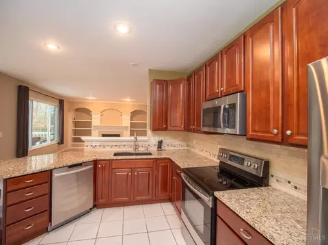 Kitchen - 811 Dorgene Ln, Cincinnati, OH 45244 photo 1 of 2