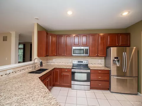 Kitchen - 811 Dorgene Ln, Cincinnati, OH 45244 photo 2 of 2