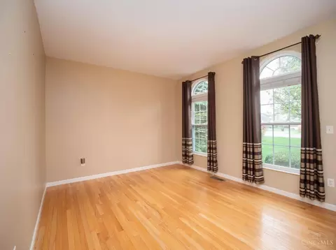 Living - 811 Dorgene Ln, Cincinnati, OH 45244 photo 4 of 8