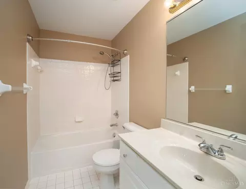Bath - 811 Dorgene Ln, Cincinnati, OH 45244 photo 3 of 5