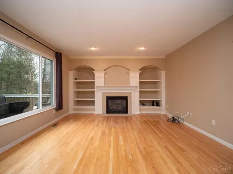 Living - 811 Dorgene Ln, Cincinnati, OH 45244 photo 1 of 8