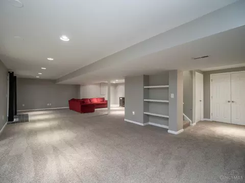 Living - 811 Dorgene Ln, Cincinnati, OH 45244 photo 6 of 8