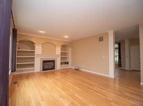 Living - 811 Dorgene Ln, Cincinnati, OH 45244 photo 3 of 8