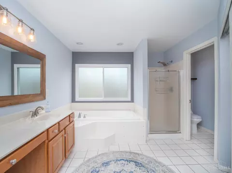 Bath - 811 Dorgene Ln, Cincinnati, OH 45244 photo 4 of 5