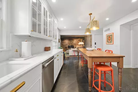 Kitchen - 7618 Pineglen Dr, Cincinnati, OH 45224 photo 7 of 9