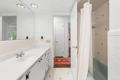 Bath - 7618 Pineglen Dr, Cincinnati, OH 45224 photo 4 of 5