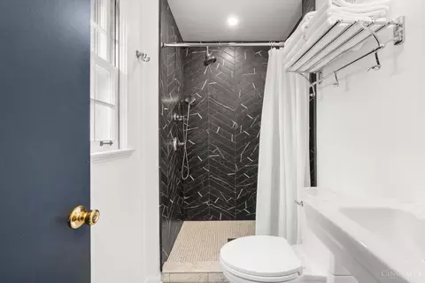 Bath - 7618 Pineglen Dr, Cincinnati, OH 45224 photo 3 of 5