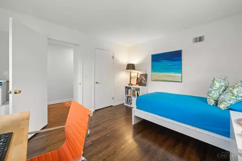 Bedroom - 7618 Pineglen Dr, Cincinnati, OH 45224 photo 6 of 8