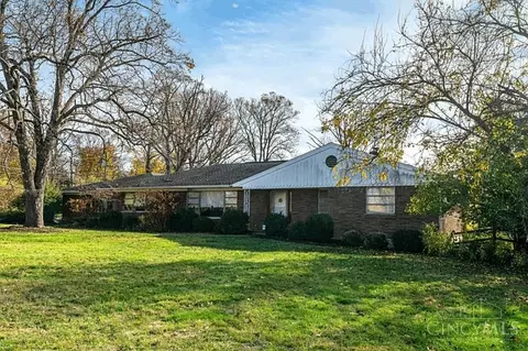 2321 Royal Oak Ct, Amberley, OH 45237
