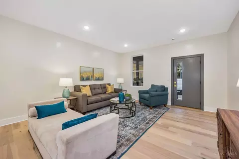 3041 Cinnamon St, Cincinnati, OH 45208 photo 3