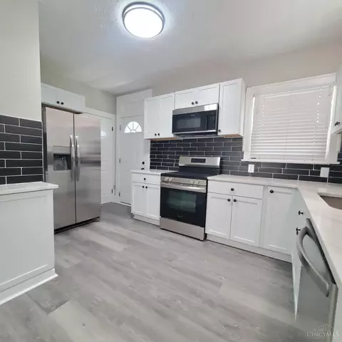 Kitchen - 3440 Wabash Ave, Cincinnati, OH 45207 photo 3 of 7