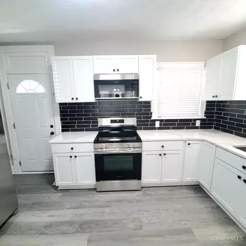 Kitchen - 3440 Wabash Ave, Cincinnati, OH 45207 photo 5 of 7