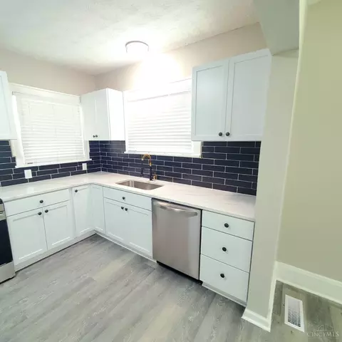 Kitchen - 3440 Wabash Ave, Cincinnati, OH 45207 photo 2 of 7