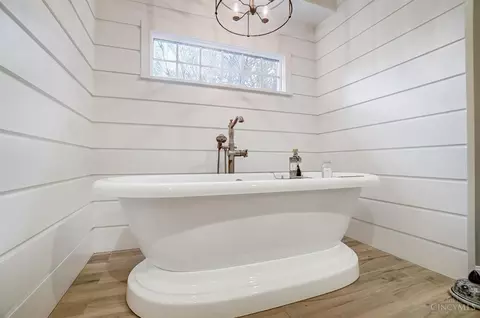Bath - 8059 Ashley View Dr, Cincinnati, OH 45227 photo 8 of 12