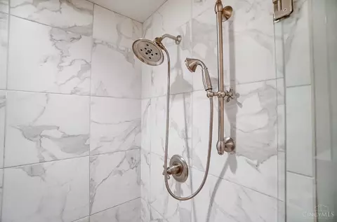 Bath - 8059 Ashley View Dr, Cincinnati, OH 45227 photo 7 of 12