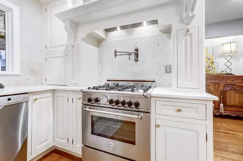 Kitchen - 8059 Ashley View Dr, Cincinnati, OH 45227 photo 3 of 7