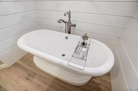 Bath - 8059 Ashley View Dr, Cincinnati, OH 45227 photo 9 of 12