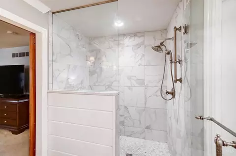 Bath - 8059 Ashley View Dr, Cincinnati, OH 45227 photo 6 of 12