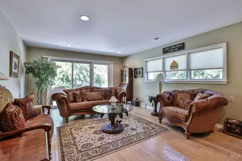 Living - 2740 Section Rd, Amberley, OH 45237 photo 2 of 7