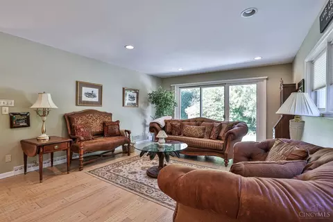 Living - 2740 Section Rd, Amberley, OH 45237 photo 6 of 7