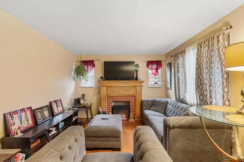Living - 3331 Saffer St, Cincinnati, OH 45211 photo 1 of 2