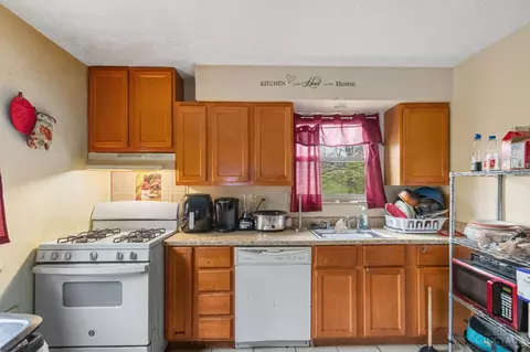Kitchen - 3331 Saffer St, Cincinnati, OH 45211 photo 2 of 3
