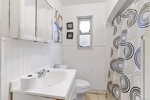 Bath - 3331 Saffer St, Cincinnati, OH 45211 photo 1 of 1