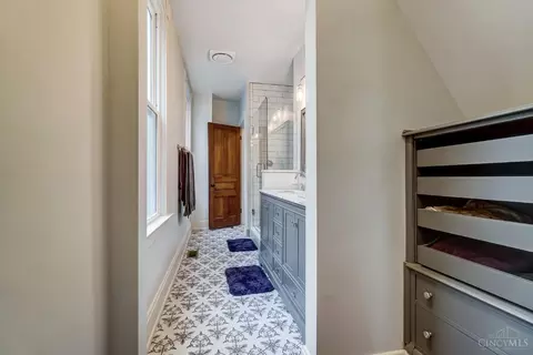 Entry Way - 3067 Sidney Ave, Cincinnati, OH 45225 photo 3 of 5