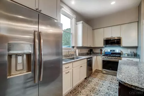 Kitchen - 3067 Sidney Ave, Cincinnati, OH 45225 photo 3 of 4