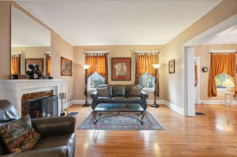 Living - 7102 River Rd, Cincinnati, OH 45233 photo 2 of 5
