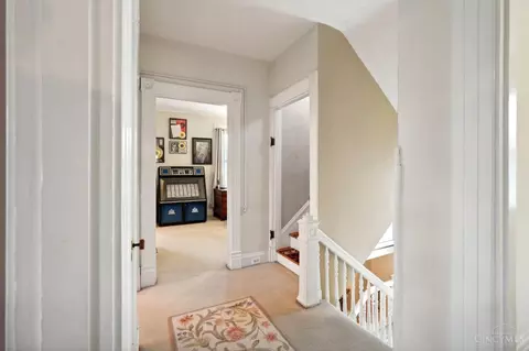Entry Way - 7102 River Rd, Cincinnati, OH 45233 photo 3 of 5