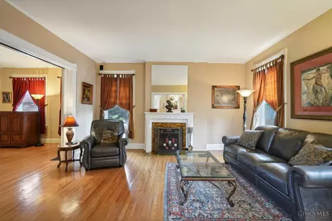 Living - 7102 River Rd, Cincinnati, OH 45233 photo 3 of 5