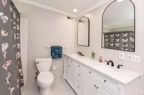 Bath - 8423 Shenstone Dr, Cincinnati, OH 45255 photo 3 of 7