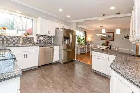 Kitchen - 8423 Shenstone Dr, Cincinnati, OH 45255 photo 5 of 6
