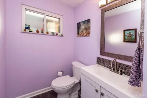 Bath - 8423 Shenstone Dr, Cincinnati, OH 45255 photo 2 of 7