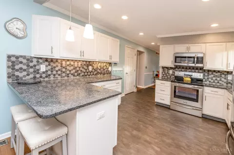Kitchen - 8423 Shenstone Dr, Cincinnati, OH 45255 photo 3 of 6