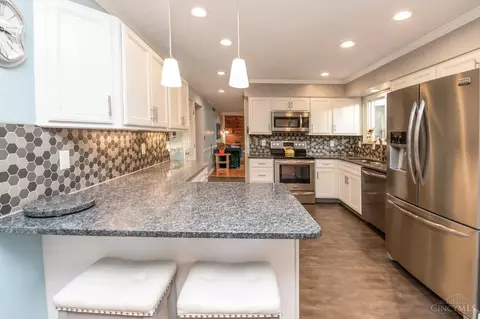 Kitchen - 8423 Shenstone Dr, Cincinnati, OH 45255 photo 2 of 6