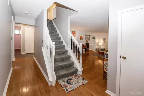 Entry Way - 8423 Shenstone Dr, Cincinnati, OH 45255 photo 2 of 3