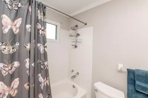 Bath - 8423 Shenstone Dr, Cincinnati, OH 45255 photo 4 of 7