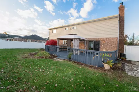 Exterior - 8423 Shenstone Dr, Cincinnati, OH 45255 photo 7 of 9