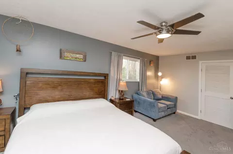 Bedroom - 8423 Shenstone Dr, Cincinnati, OH 45255 photo 2 of 8