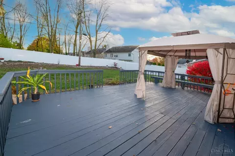 Exterior - 8423 Shenstone Dr, Cincinnati, OH 45255 photo 5 of 9