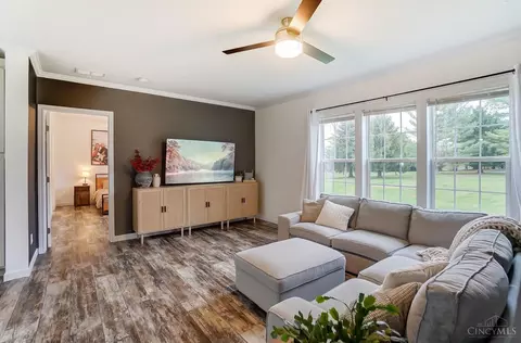 Living - 508 Reeder Rd, Blanchester, OH 45107 photo 2 of 3